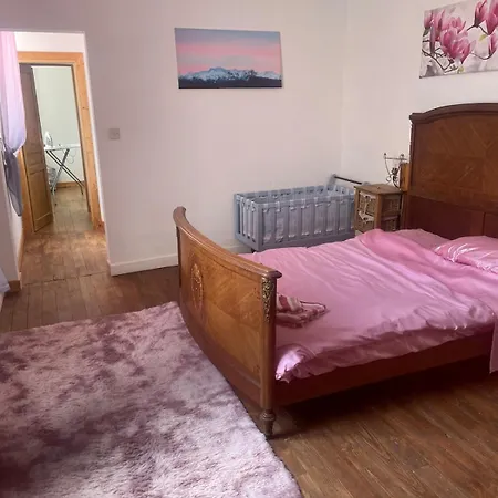 Apartmán 3 Bedroom On Bidallon Manor Estate Saint-Michel (Gers)